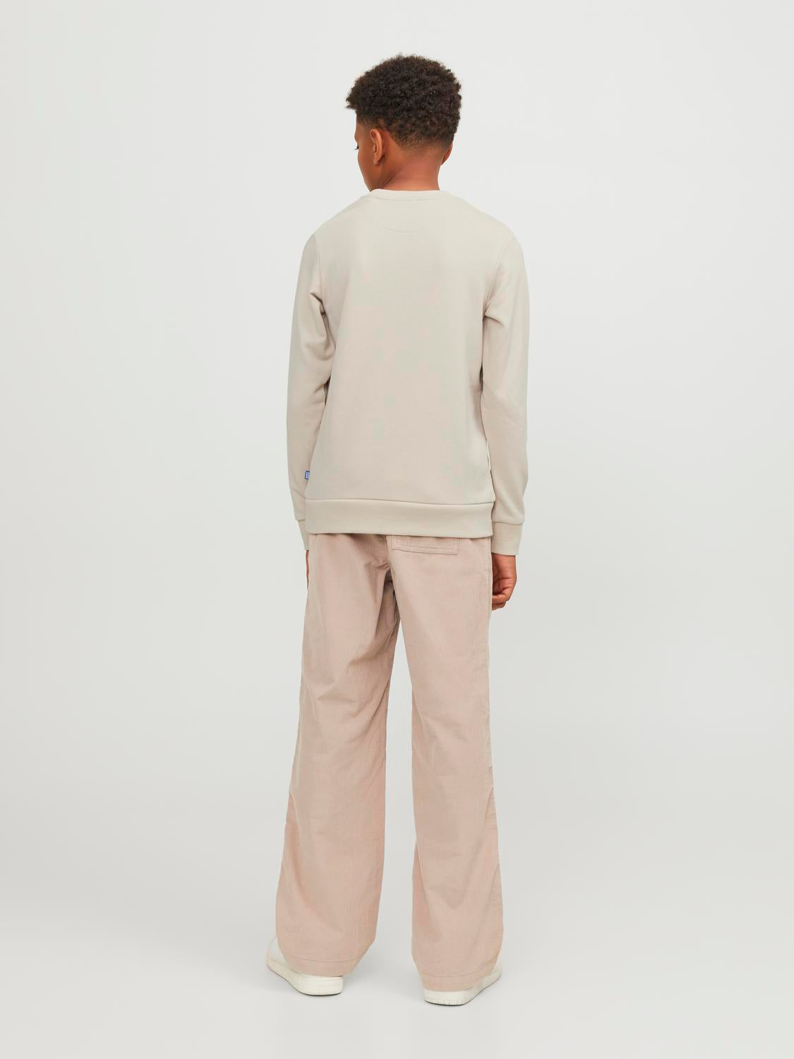 model_shot-back